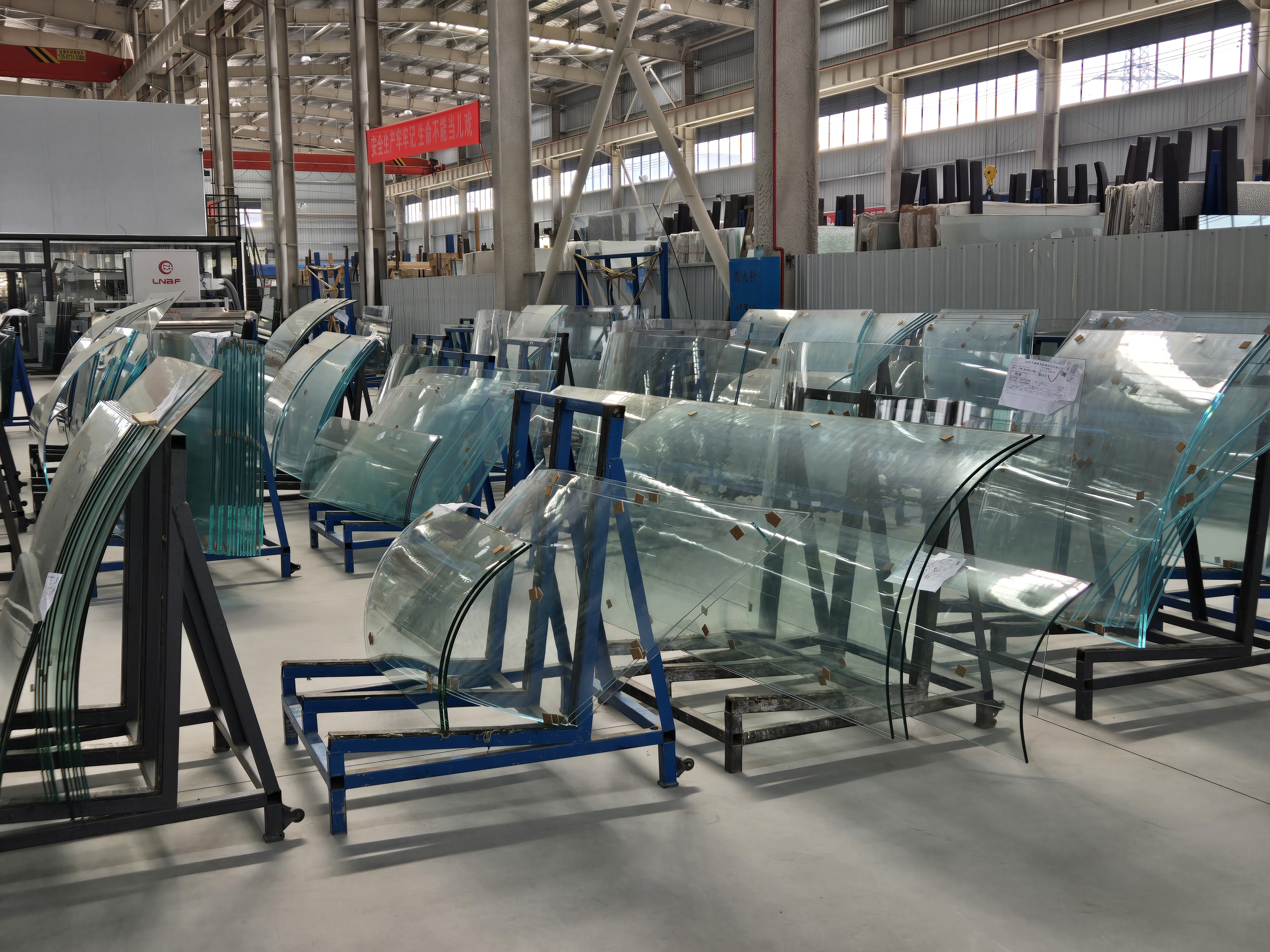 современное изогнутое закаленное стекло