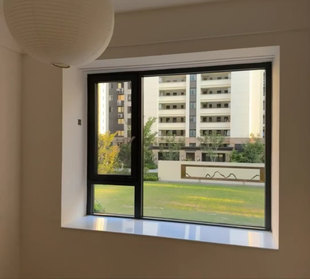 Серое звуконепроницаемое алюминиевое окно, прозрачное окно из закаленного стекла, огнестойкое окно из закаленной стеклянной пленки