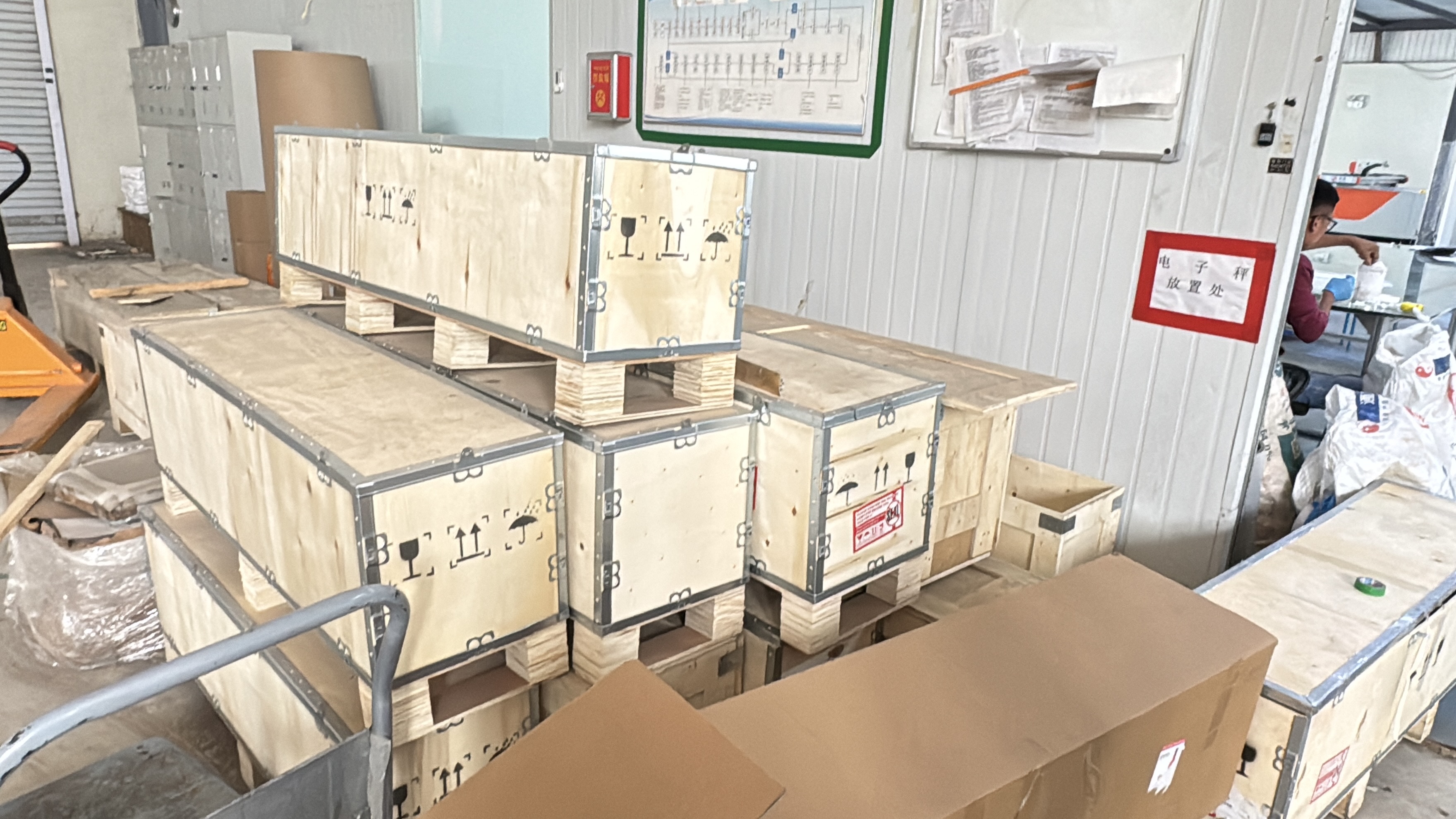 Жалюзи для динамического управления светом, энергоэффективное затемнение