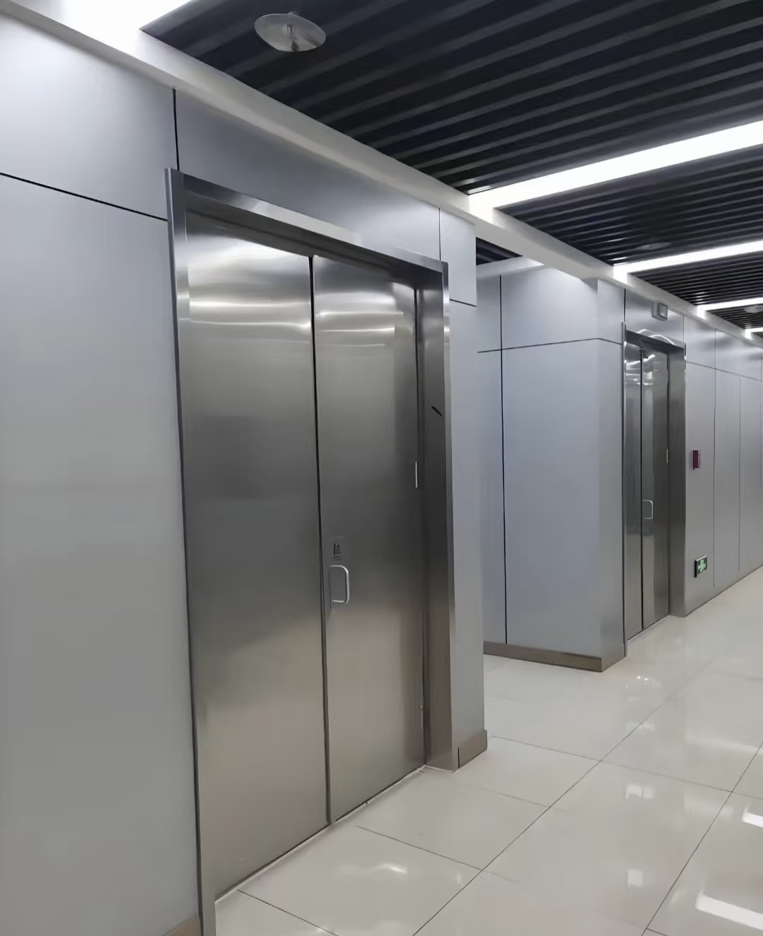 Противопожарная дверь из нержавеющей стали